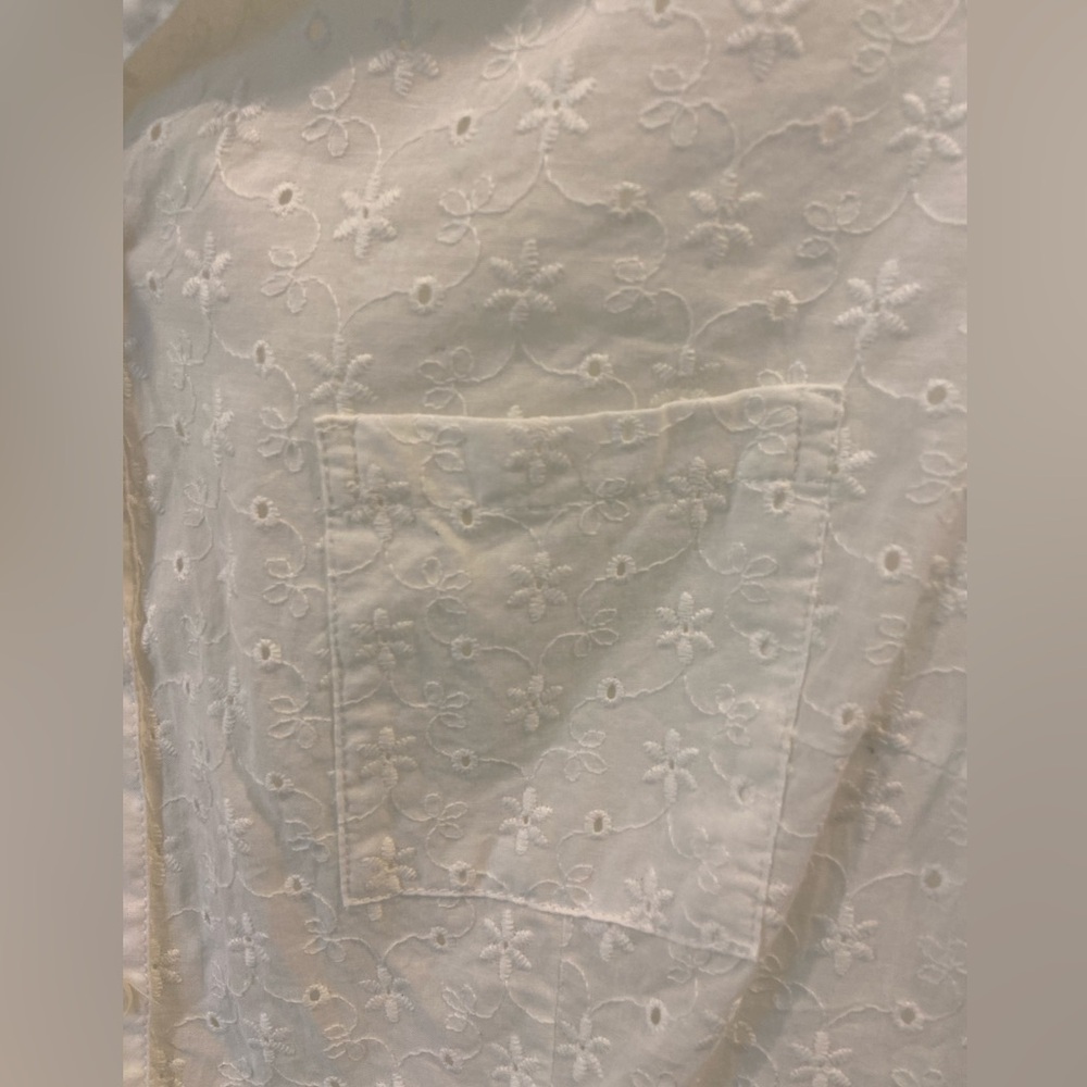 Women’s Willi Smith White Eyelet Blouse Size M (EUC) - Picture 3 of 4